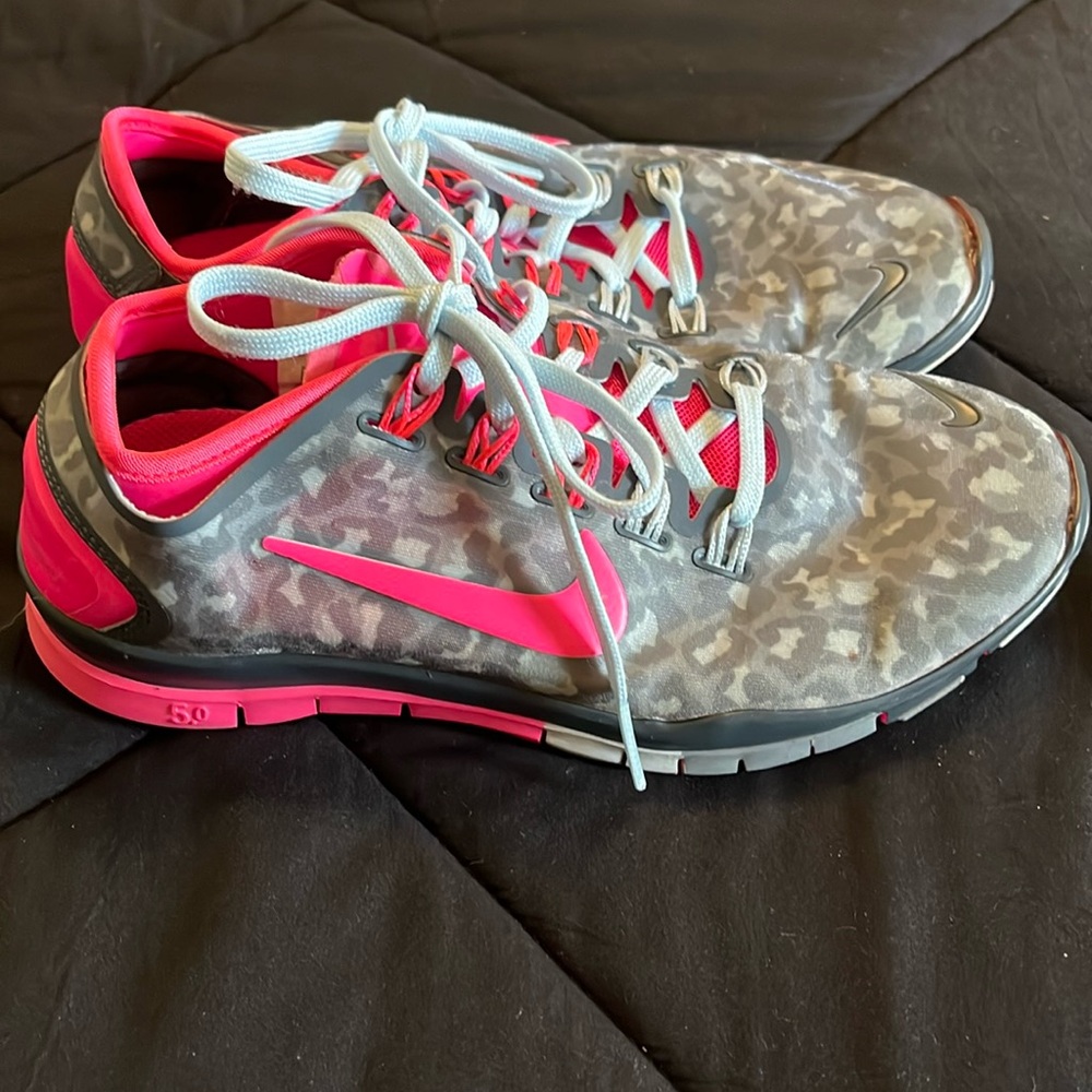 NIKE SNEAKERS